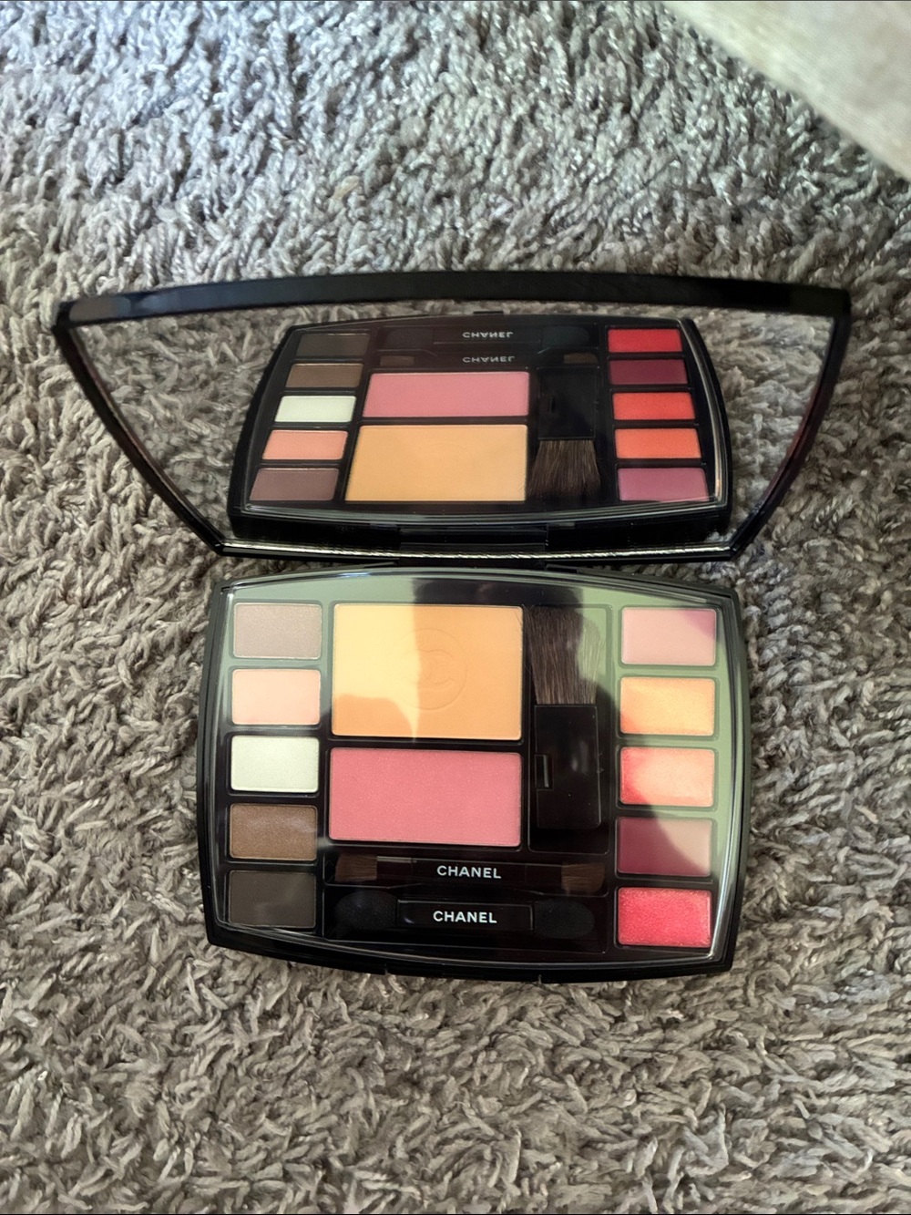 CHANEL Travel Makeup Palette, NEW AND UNTOUCHED! - Picture 2 of 3